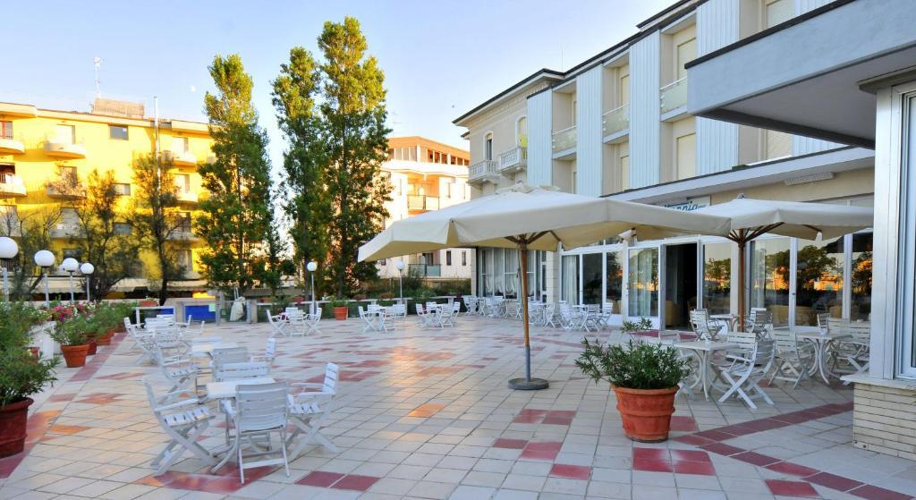 Hotel Britannia Cesenatico Exterior foto